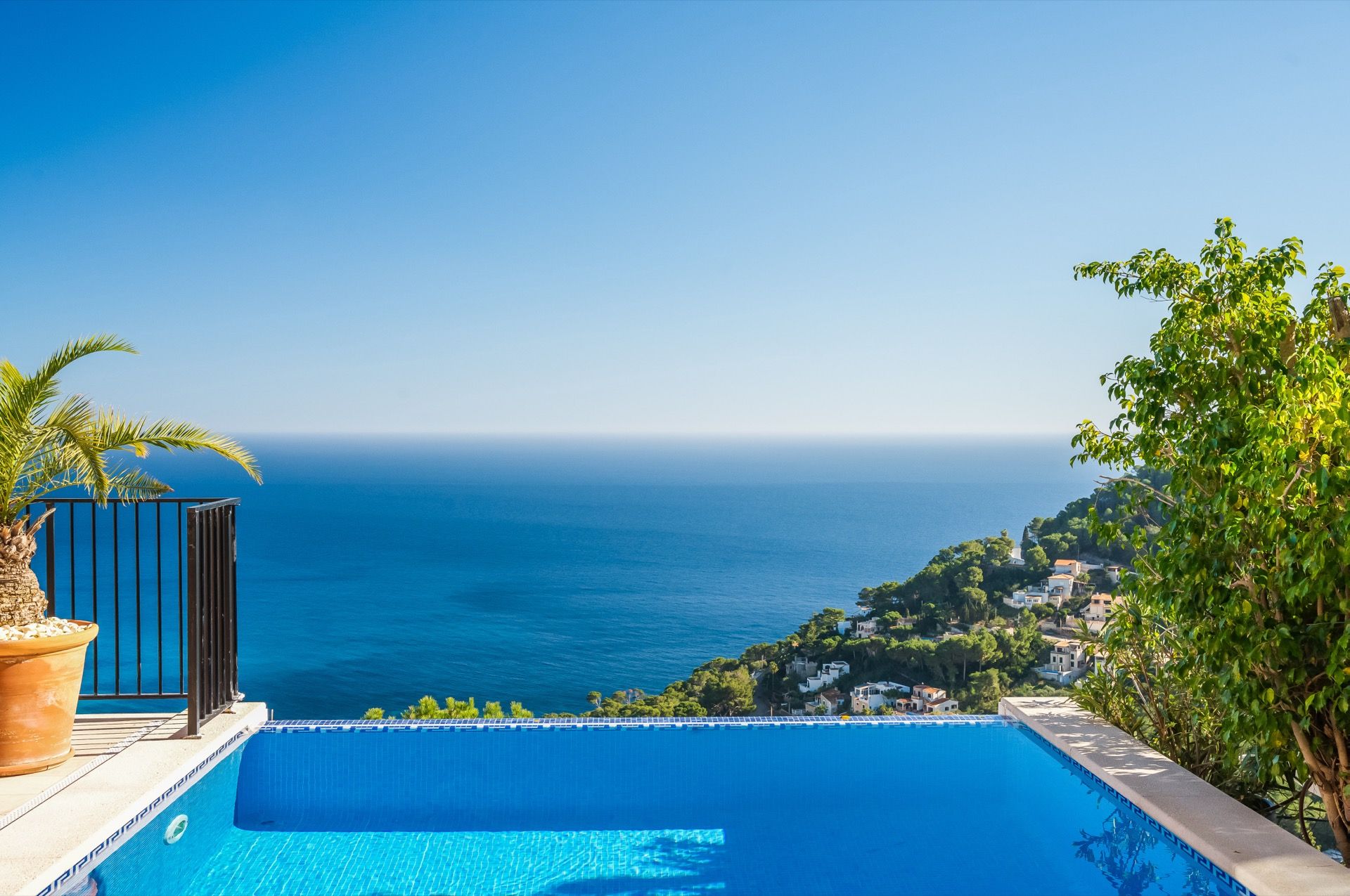 Infinity-Kante des beheizbaren Pools